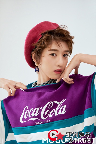 李凯馨曝光时尚大片 俏皮帅气尽展青春真我少女风范