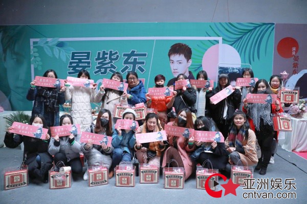 晏紫东获粉丝生日探班惊喜逆应援 网友:是心动的感觉