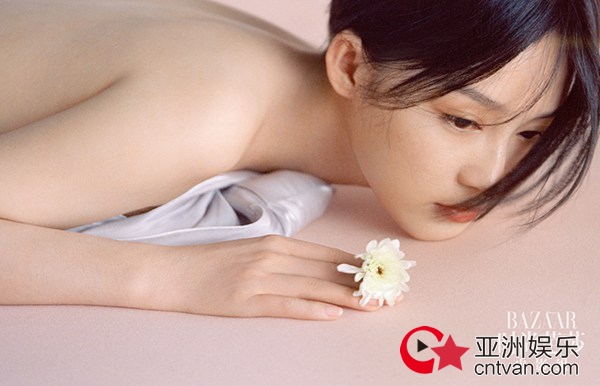 李沁最新大片小露性感 少女气质温婉动人