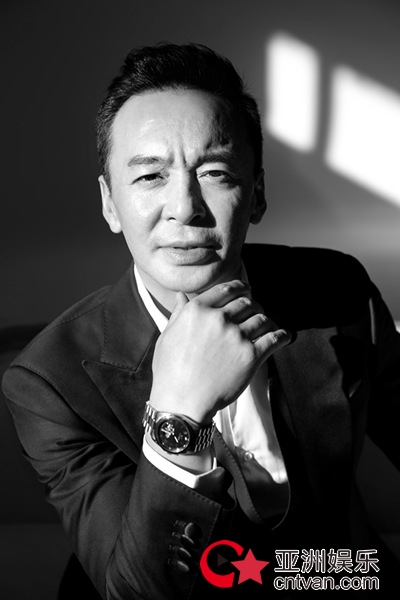 石文中最新黑白写真曝光 诠释精致绅士范儿