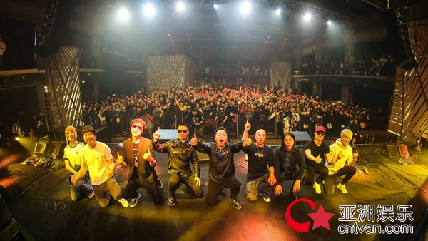 许巍新专辑《无尽光芒》举行首唱会 全国巡演5月温暖启航