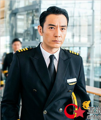 李光洁新剧《我们这些年》杀青 首演机长诠释“制服诱惑”