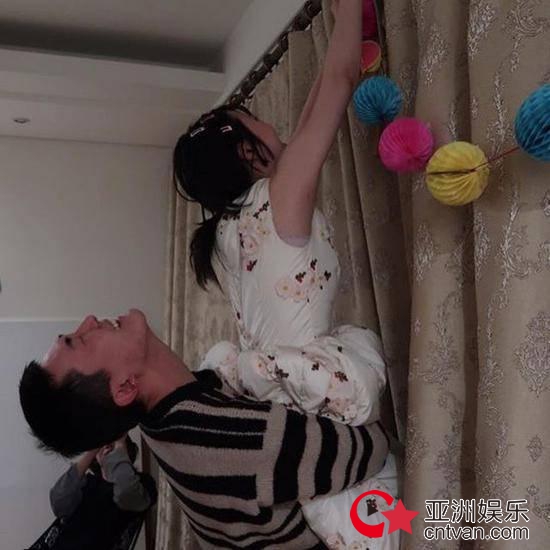 崔雪莉回怼恶评 这些照片真的那么不雅吗?