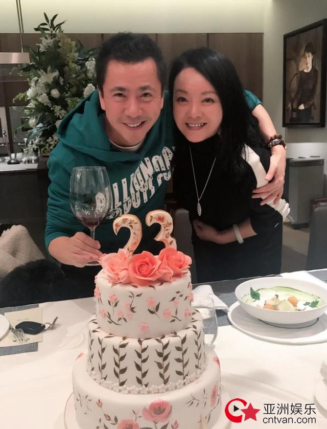 王中磊妻子点赞杨幂 王中磊老婆照片曝光 王中磊活动照公主抱杨颖不雅