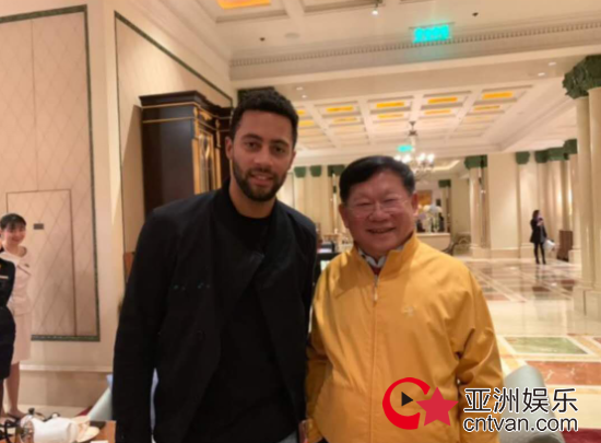 登贝莱与张力合影 比利时国脚欲加盟富力?