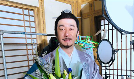 节冰新剧《天醒之路》杀青 老戏骨实力演绎“狠角色”