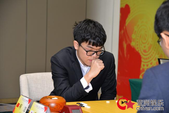 柯洁胜韩天才棋手 成为最年轻七冠王!