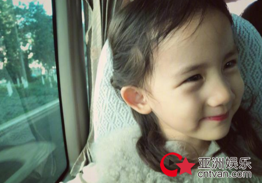 孙莉晒多妹表情包 黄磊却这样调侃女儿!