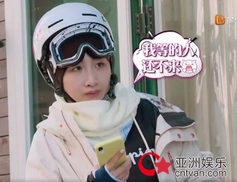 何雯娜像白敬亭 网友赞她就是一张明星脸!