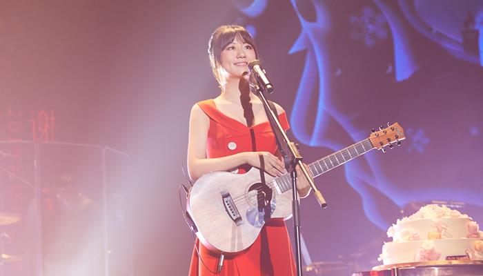 谢春花生日活力开唱 京东“花语时”演唱会温暖凛冬