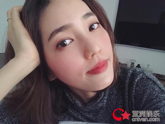 王棠云被称赞辣妈 久不自拍被赞容光焕发