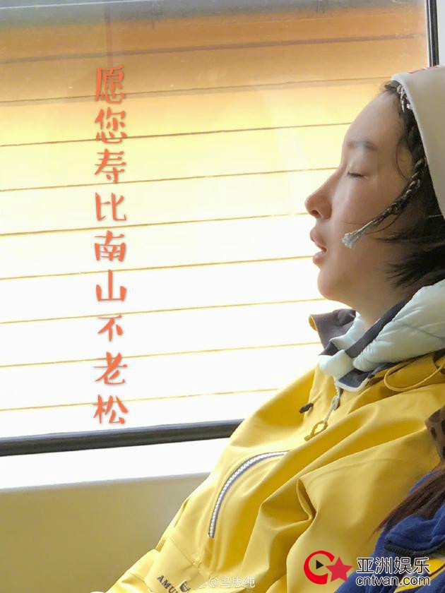 马思纯周冬雨庆生 晒出的两张照片却让网友大跌眼镜?