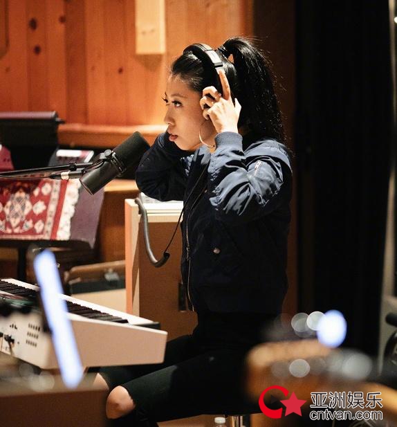 曲婉婷用母赃款留学? 真相是这样的!