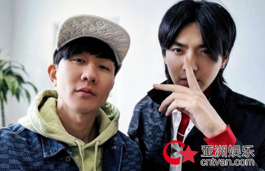 吴亦凡林俊杰同框 粉丝大赞:两个男神的同框啊!
