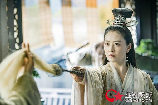 周海媚从周芷若变灭绝师太 成功诠释“长大后我就成了你”