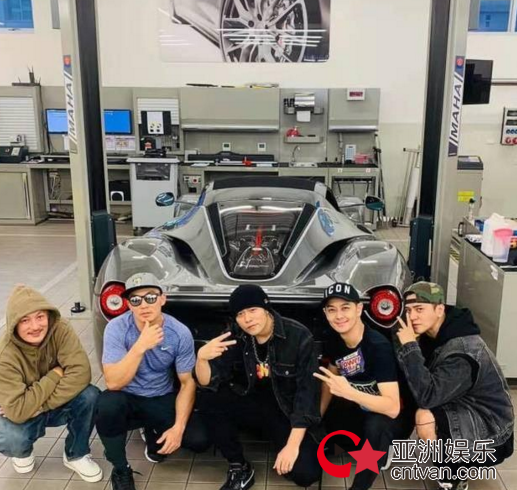 周杰伦男人都爱车 与圈中好友共晒豪华跑车
