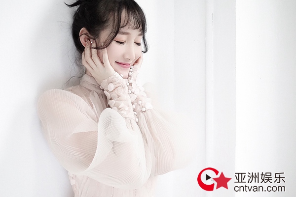 “静”守初心,童静时尚写真曝光,被称小仙女本女