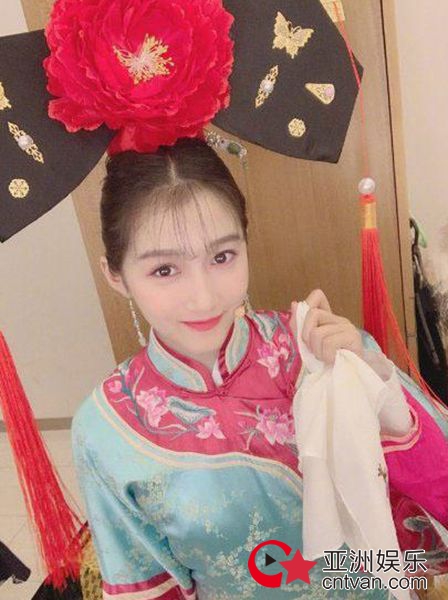关晓彤晒造型 一起来看她的综艺造型大盘点