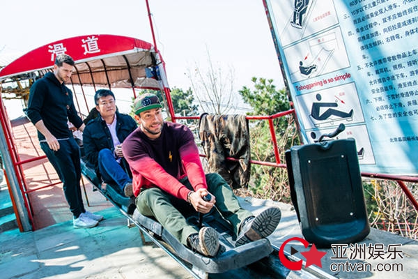 《雷霆沙赞!》曝“少年英雄梦”版预告 扎克瑞·莱维首次来华圆梦长城