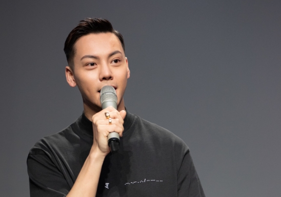 陈伟霆闪现上海时装周:原来“黑色T恤”也可以slay全场