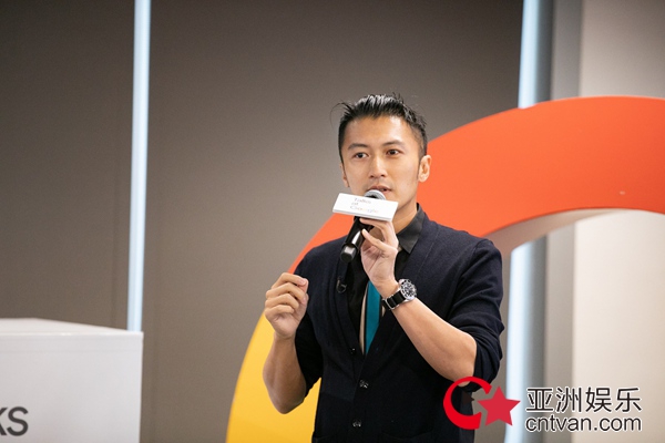 谢霆锋作为香港GoogleTalk首位嘉宾开启演讲模式 现场分享演艺创业之路