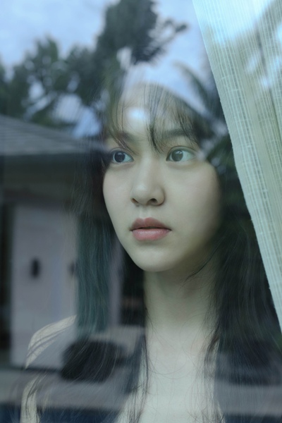 演员丁芝天清爽写真来袭 尽显文艺气质