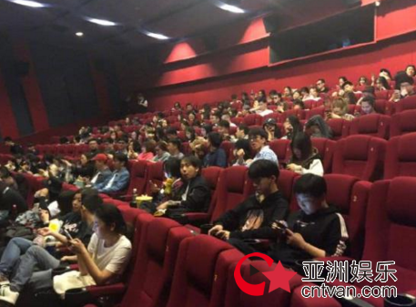 看复联遇奇葩影院 片头都看了三遍影片是糊的