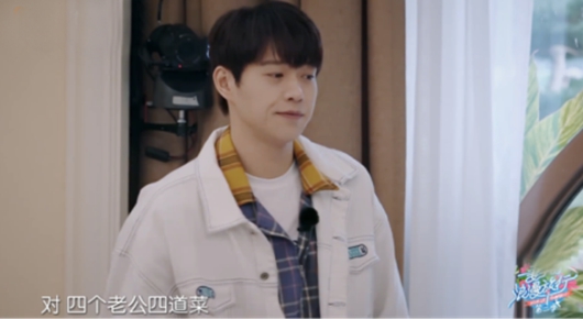 被怼还要送耳机,原来你是这样的汪峰!