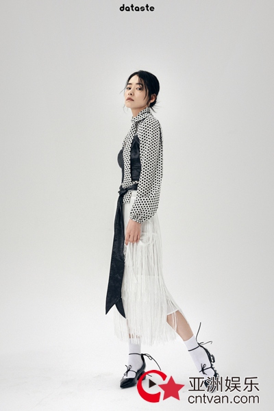 柴碧云复古造型写真曝光 化身摩登女郎演绎独有风情