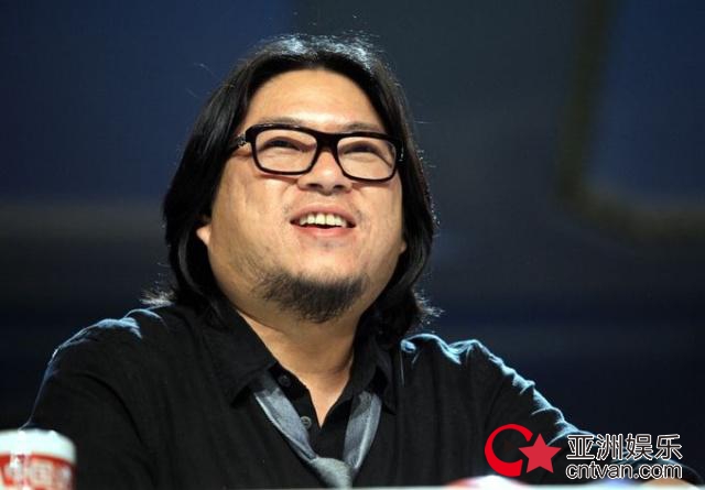 高晓松吐槽权游:战场暗到要打手电筒