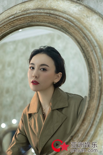 吕佳容百变造型写真集锦 网友:御姐姿态满分