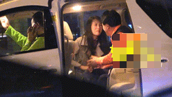 朱时茂与美女吻别 被侃老了也不闲着