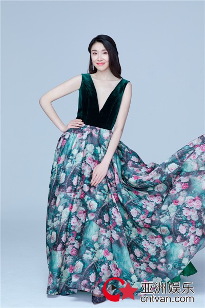 陈丽娜演绎气场知性美 职场御姐范十足