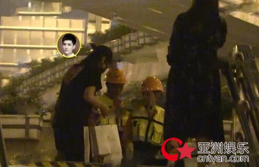 吴亦凡送暖疑摆拍 只要奉献爱心作秀又何妨?