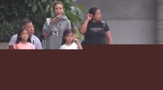 黎姿一家五口罕见同框 黎姿版倚天屠龙结局好吗? 黎姿韩磊什么关系?