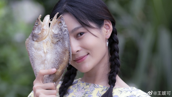 乒乓新玩法!王媛可获封“咸鱼西施”
