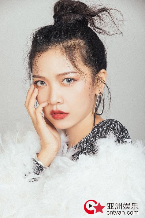 朱小五重新诠释演唱《绿色》《你的酒馆对我打了烊》 好评如潮