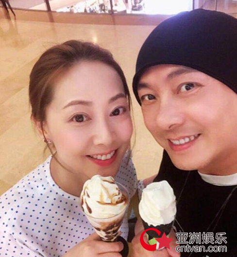 张卫健晒夫妻照 日前被曝劈腿美女主播!