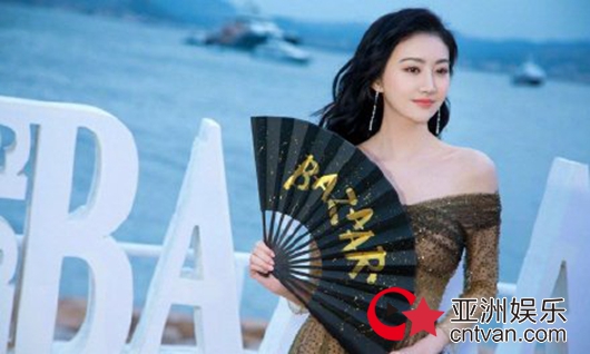 景甜分手后谈理想关系:能找到更好更完整的自己!
