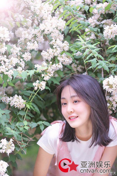 新晋小花丁芝天为考生助力 青春洋溢笑靥如花