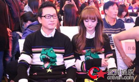 郑爽给爸爸发888 爸爸三个字回应表达心情!