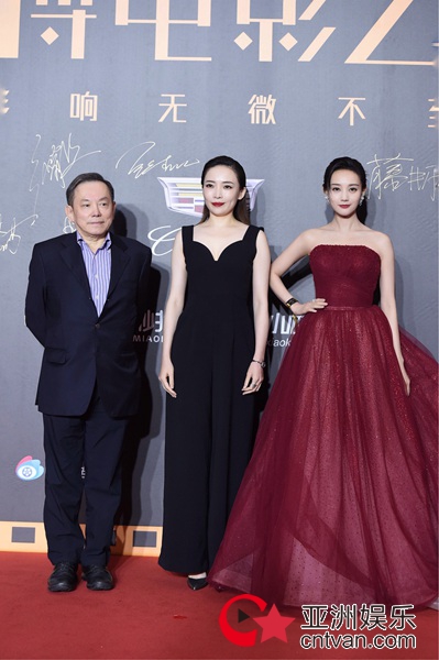 李一桐凭借电影《我在时间尽头等你》获奖“最受期待电影新力量”