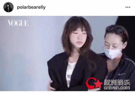 小S女儿拍杂志 妈妈戴口罩全程陪同指导!