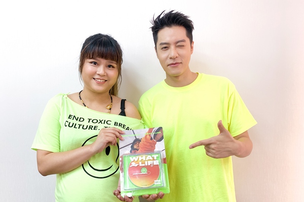 潮音霸主周汤豪创意无限 史无前例开直播卖唱片