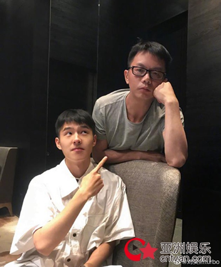 刘昊然催更江南 晒对方昔日flag在线帮书粉!