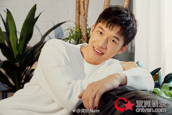 周杰伦迷弟实锤!龚锐在线为周杰伦打榜