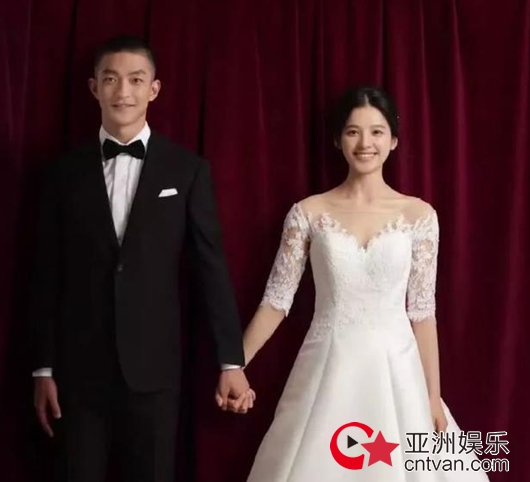 屈楚萧张婧仪恋情疑似曝光 屈楚萧微博晒读诗视频 屈楚萧被扒黑料发文回应