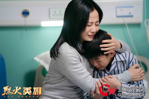 谭卓主演《烈火英雄》票房破七亿 影评人力赞“戏骨级”演技