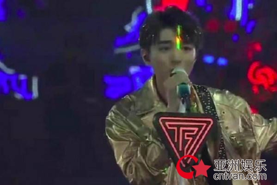 TFBOYS激光笔被照射 女黑粉已经被抓获