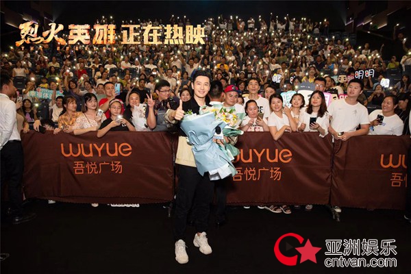 杜江嗯哼父子献唱消防安全推广曲《安全第一》 黄晓明空降常州致敬消防员家属